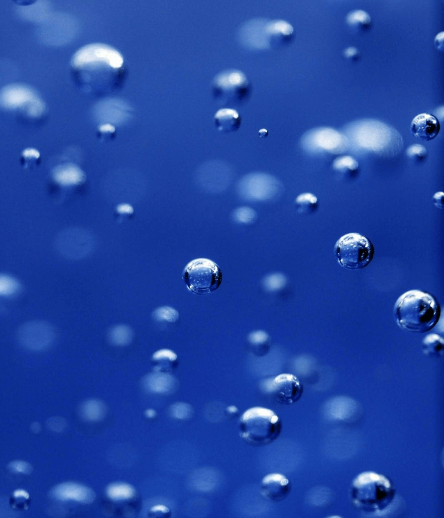 In this example, we create decorative petals from a PNG image of water bubbles. We define a crop area of 580 by 580 pixels and set the focus on the central bubble in the image. To make the crop look like petals, we apply a high wave amplitude of 0.8, which results in very prominent and deep curves. In total, we generate 12 petals. (Source: Pexels.)