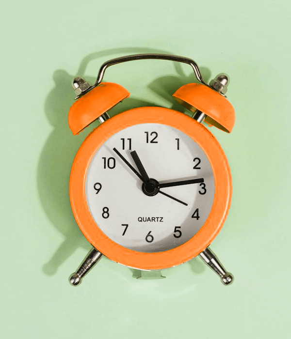 This example swaps the frame color of a classic alarm clock from yellow to bright orange. The tool sets the yellow color as the source color using the hex code #DAB62E, including 20% of similar shades, and swaps it to the orange color #FF6D00. Since the alarm clock has a convex shape that creates volume and shadows, the program activates the "Maintain Color Brightness" option to preserve light reflections and brightness variations in the new color. (Source: Pexels.)