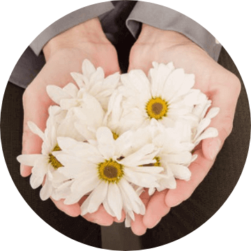 This example extracts a circular fragment of just flowers from a PNG picture of a girl holding a bouquet. It uses the circle cropping mode and equalizes the dimensions of the cropping area to 360×360 pixels to create a perfect circle. (Source: Pexels.)