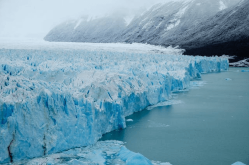 In this example, we continuously sort the pixels of a frozen glacier photo by lightness. We merge the pixels into blocks of 3×3 pixels, calculate the average color in each block, and rearrange them from lightest color to darkest throughout the PNG row by row. This transformation creates a smooth color gradient effect. (Source: Pexels.)